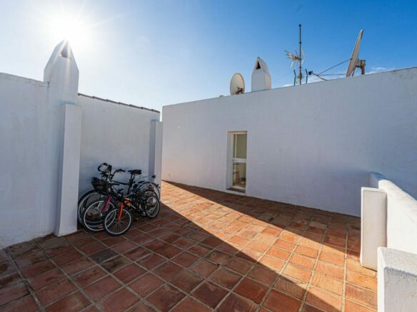 For sale – Amazing  3B Beachfront Penthouse in Casares del Mar 🏖️ – Fully Renovated with Expansive Terraces 🌅