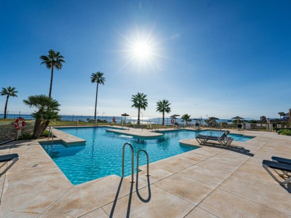 For sale – Amazing  3B Beachfront Penthouse in Casares del Mar 🏖️ – Fully Renovated with Expansive Terraces 🌅