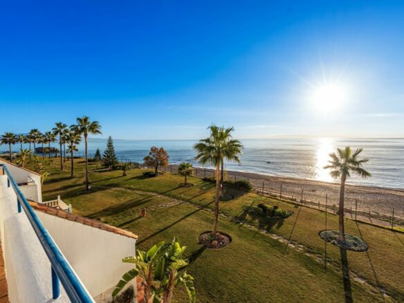 For sale – Amazing  3B Beachfront Penthouse in Casares del Mar 🏖️ – Fully Renovated with Expansive Terraces 🌅