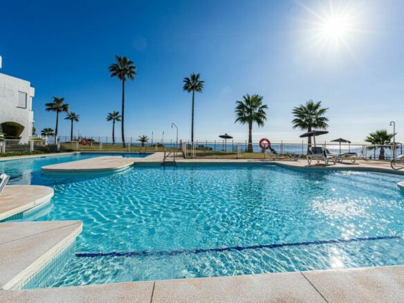 For sale – Amazing  3B Beachfront Penthouse in Casares del Mar 🏖️ – Fully Renovated with Expansive Terraces 🌅