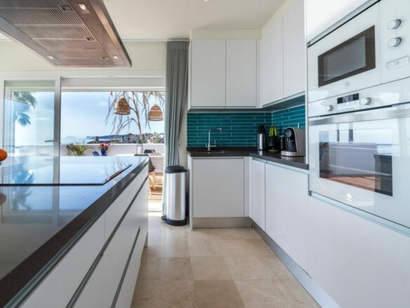 For sale – Amazing  3B Beachfront Penthouse in Casares del Mar 🏖️ – Fully Renovated with Expansive Terraces 🌅