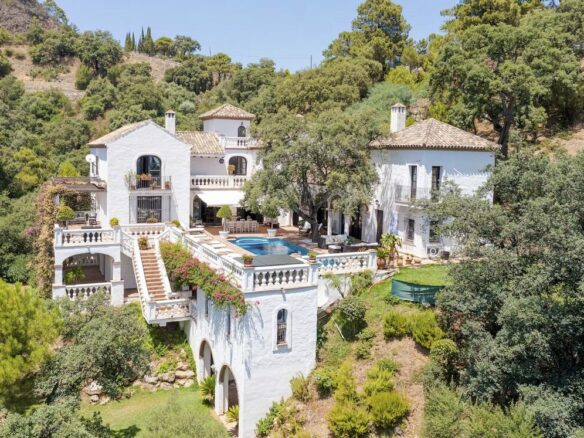🏡 For Rent: Short-Term Andalusian Turnkey Villa in El Madroñal, Benahavís  🏡