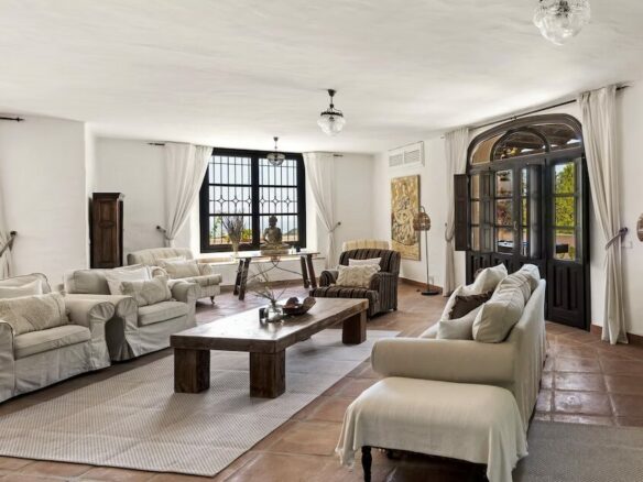 🏡 For Rent: Short-Term Andalusian Turnkey Villa in El Madroñal, Benahavís  🏡