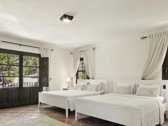 🏡 For Rent: Short-Term Andalusian Turnkey Villa in El Madroñal, Benahavís  🏡