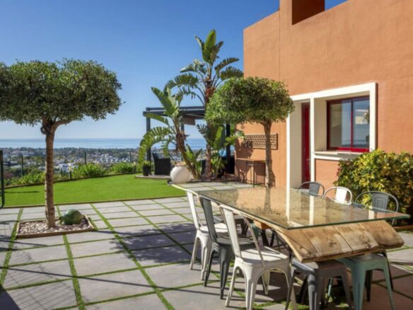 For Sale: Benahavis Luxurious 4B Townhouse with Stunning Sea Views 🌊🏡