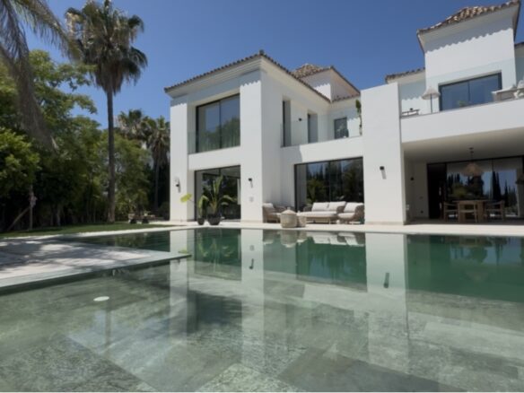 ✨ For Sale: Turnkey Dream Villa in El Herrojo, Benahavís ✨