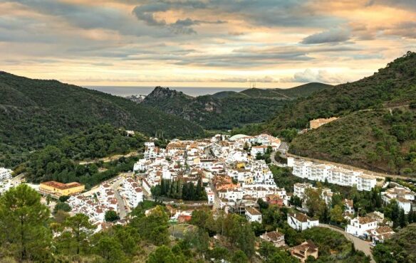 For Sale 🏡☀️  – Benahavís, Marbella (Málaga) – New Apts & Penthouses 🌴 -Sea Views – Gated