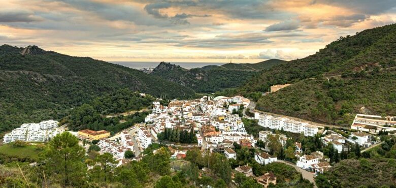For Sale 🏡☀️  – Benahavís, Marbella (Málaga) – New Apts & Penthouses 🌴 -Sea Views – Gated