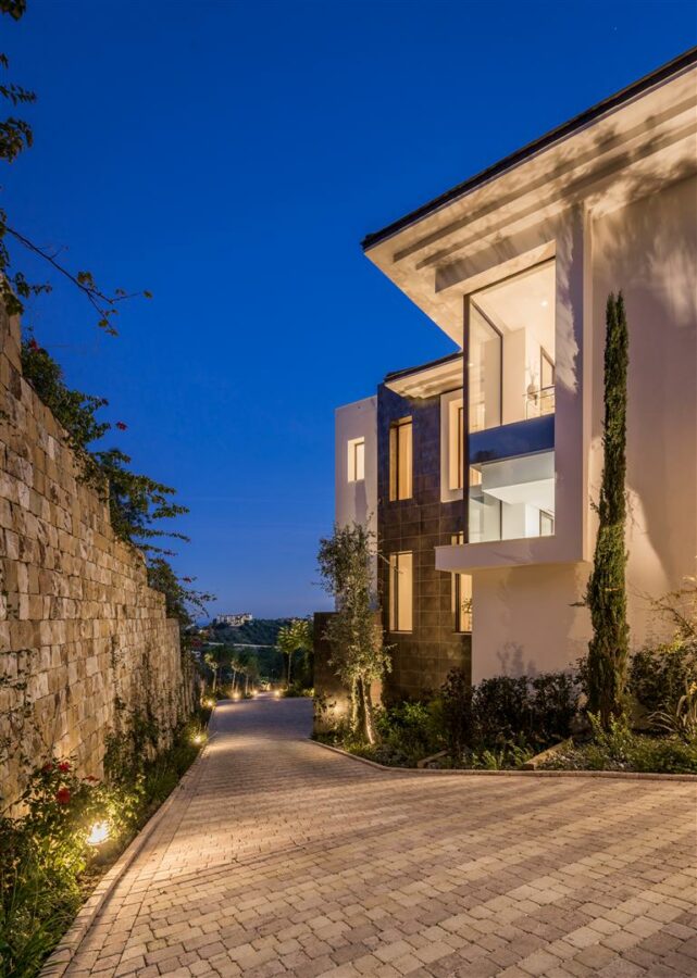 Villa Alcuzcuz Night-4 🏡 For Sale | Villa Alcuzcuz – La Reserva de Alcuzcuz, Benahavís – Panoramic Views – Gated