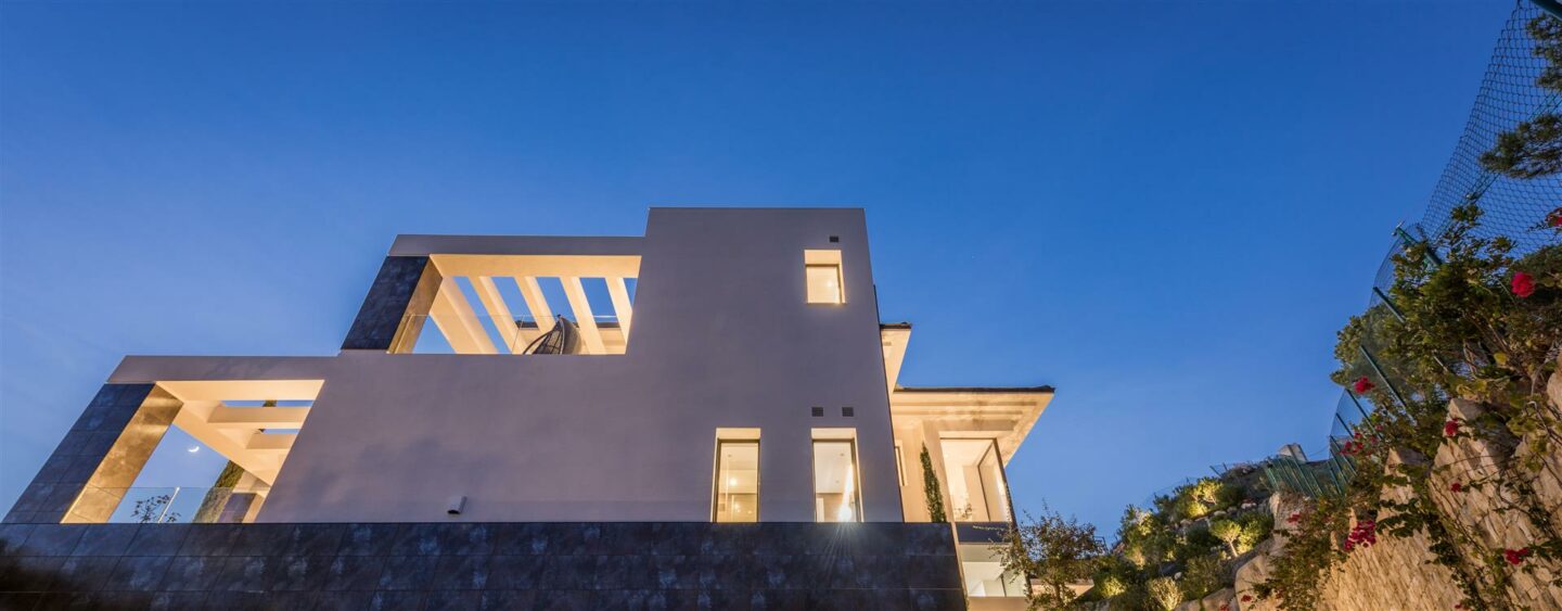 Villa Alcuzcuz Night-5 🏡 For Sale | Villa Alcuzcuz – La Reserva de Alcuzcuz, Benahavís – Panoramic Views – Gated