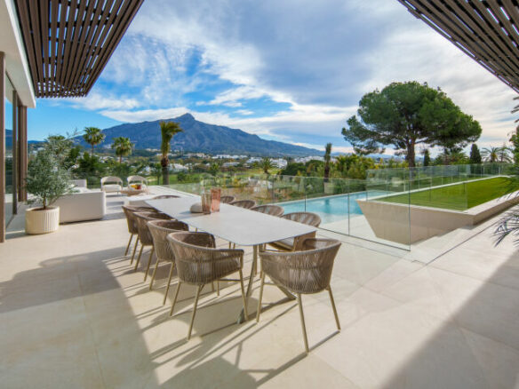 For sale 🏡 Modern Turnkey Villa in Nueva Andalucía  🌴