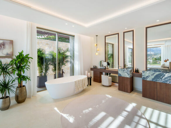 For sale 🏡 Modern Turnkey Villa in Nueva Andalucía  🌴