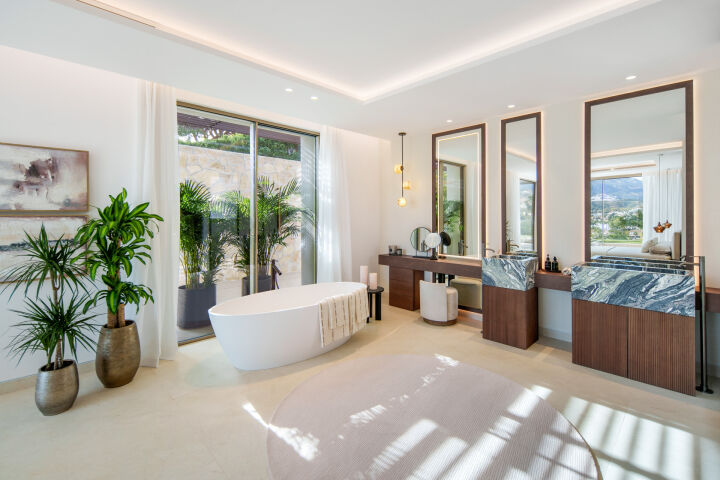 For sale 🏡 Modern Turnkey Villa in Nueva Andalucía  🌴
