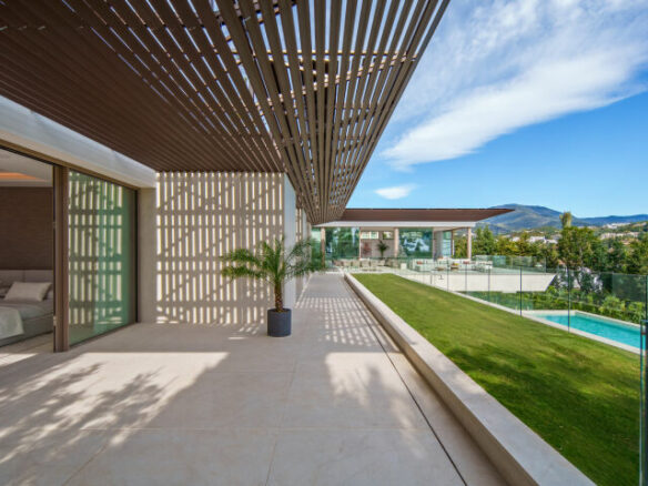 For sale 🏡 Modern Turnkey Villa in Nueva Andalucía  🌴