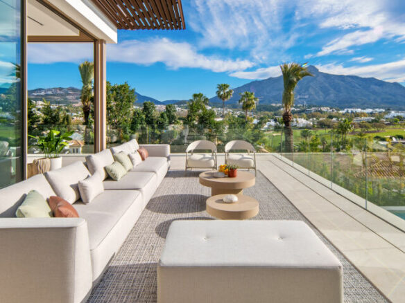 For sale 🏡 Modern Turnkey Villa in Nueva Andalucía  🌴