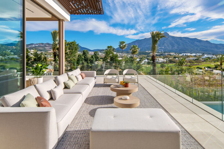 For sale 🏡 Modern Turnkey Villa in Nueva Andalucía  🌴