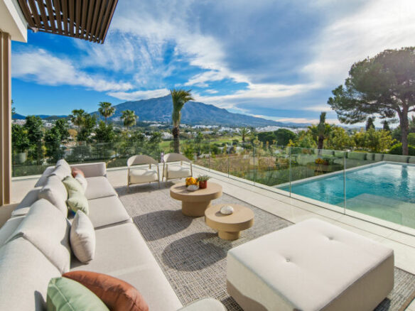 For sale 🏡 Modern Turnkey Villa in Nueva Andalucía  🌴