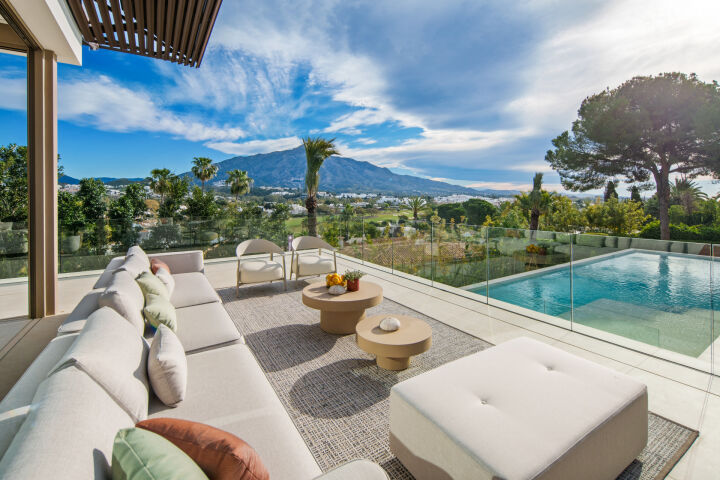 For sale 🏡 Modern Turnkey Villa in Nueva Andalucía  🌴