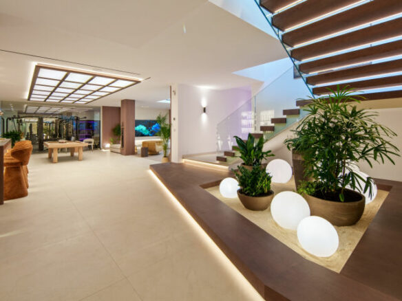 For sale 🏡 Modern Turnkey Villa in Nueva Andalucía  🌴