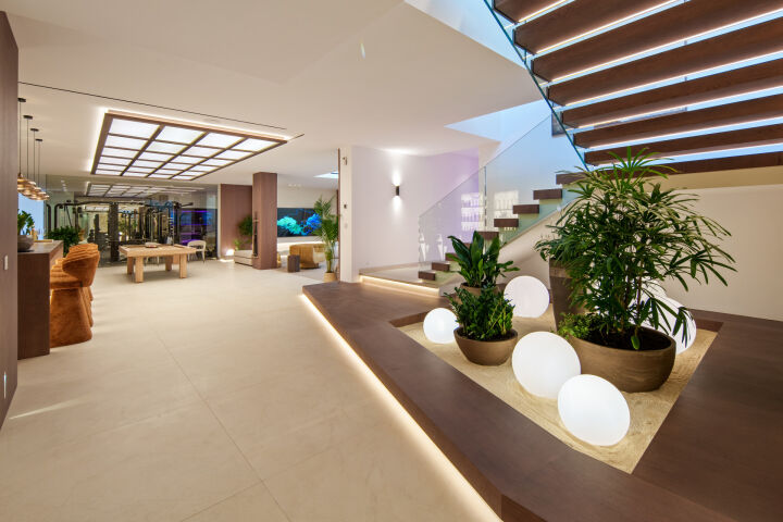 For sale 🏡 Modern Turnkey Villa in Nueva Andalucía  🌴