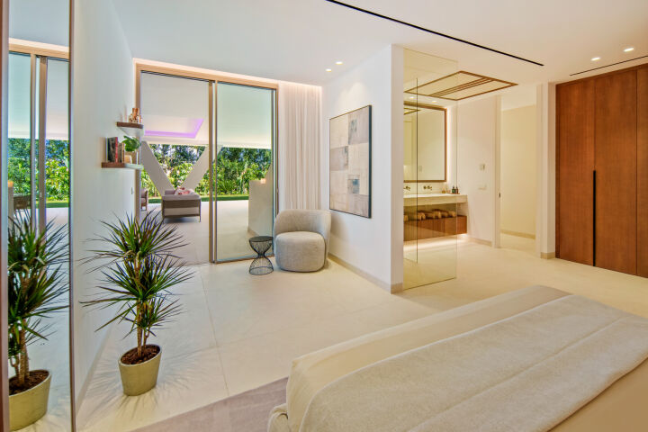 For sale 🏡 Modern Turnkey Villa in Nueva Andalucía  🌴