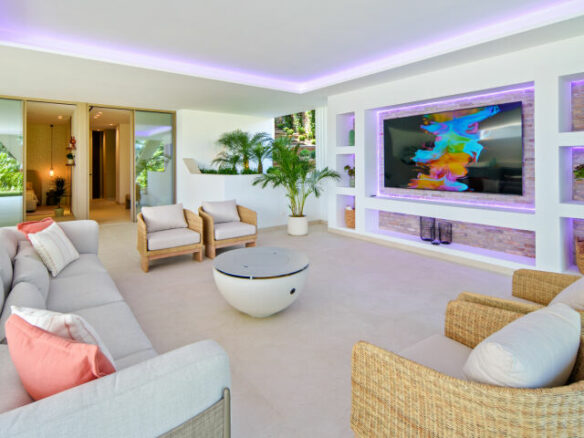 For sale 🏡 Modern Turnkey Villa in Nueva Andalucía  🌴
