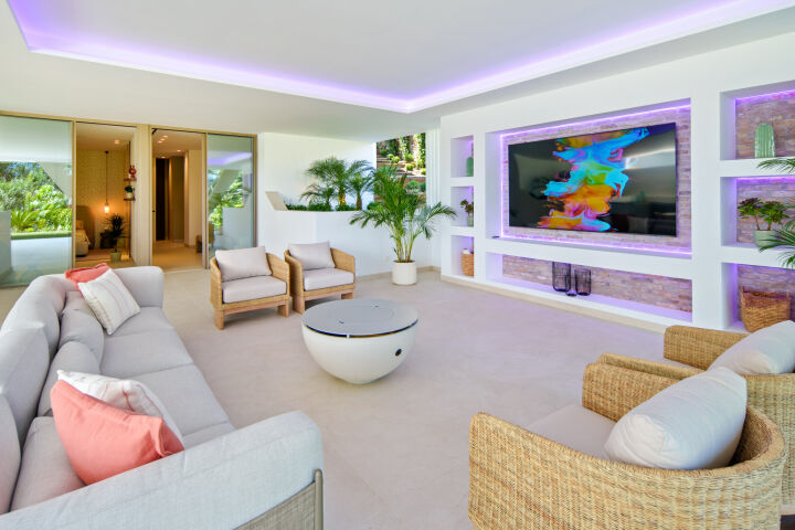 For sale 🏡 Modern Turnkey Villa in Nueva Andalucía  🌴