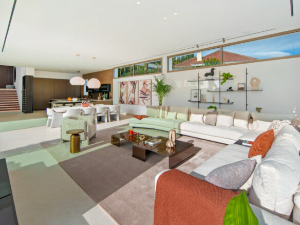 For sale 🏡 Modern Turnkey Villa in Nueva Andalucía  🌴
