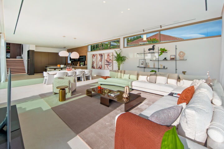 For sale 🏡 Modern Turnkey Villa in Nueva Andalucía  🌴