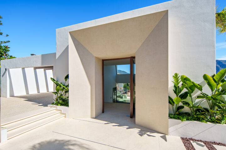 For sale 🏡 Modern Turnkey Villa in Nueva Andalucía  🌴