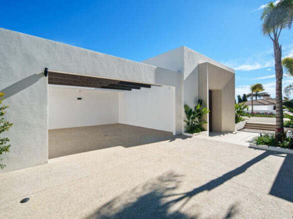 For sale 🏡 Modern Turnkey Villa in Nueva Andalucía  🌴