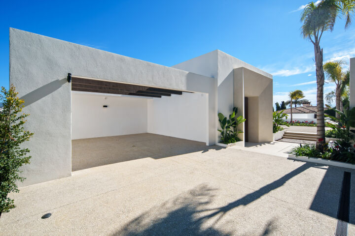 For sale 🏡 Modern Turnkey Villa in Nueva Andalucía  🌴