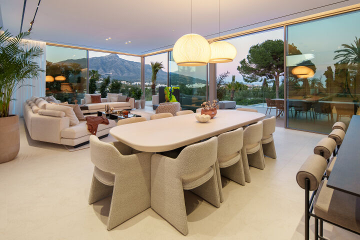 For sale 🏡 Modern Turnkey Villa in Nueva Andalucía  🌴