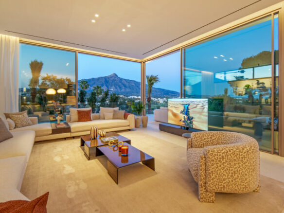 For sale 🏡 Modern Turnkey Villa in Nueva Andalucía  🌴