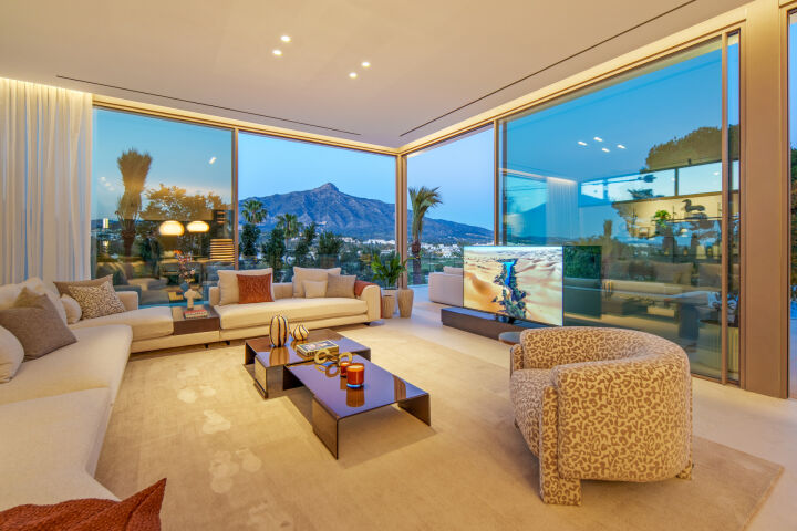 For sale 🏡 Modern Turnkey Villa in Nueva Andalucía  🌴