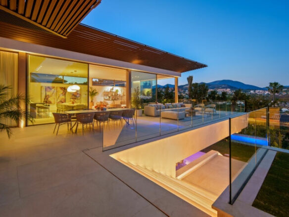 For sale 🏡 Modern Turnkey Villa in Nueva Andalucía  🌴