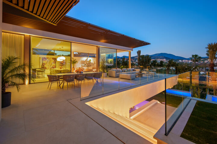For sale 🏡 Modern Turnkey Villa in Nueva Andalucía  🌴