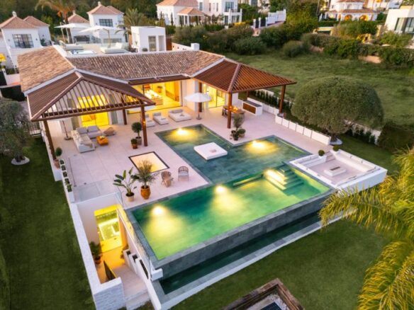 For sale 🏡 Modern Turnkey Villa in Nueva Andalucía  🌴