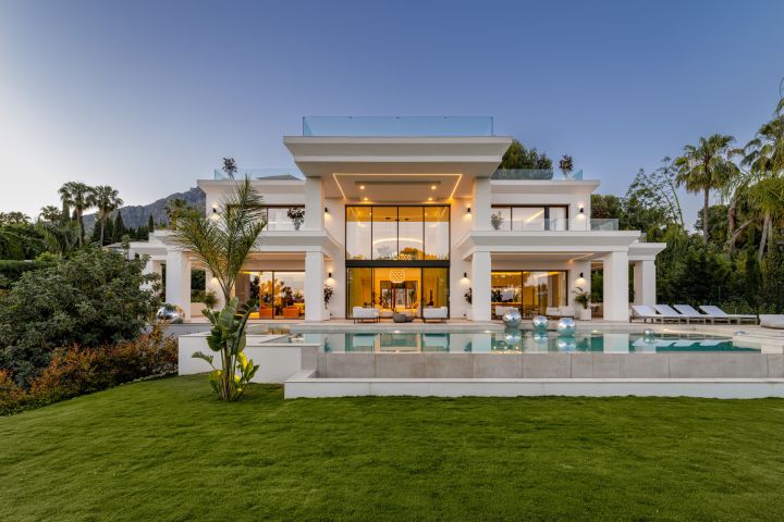 For sale 🏡 Modern Turnkey Villa in Nueva Andalucía  🌴