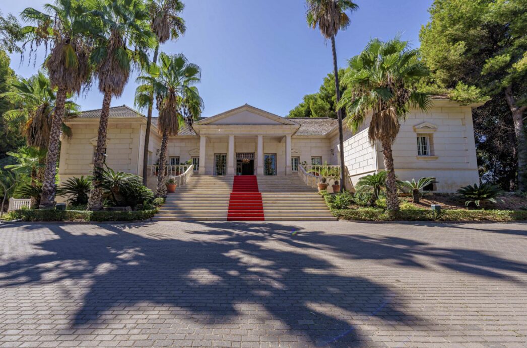 -palatial-mansion-for-sale-near-malaga-city- 2025-08-11 at 12.22.17 🏰 Palatial Mansion For Sale – Near Málaga City ✨