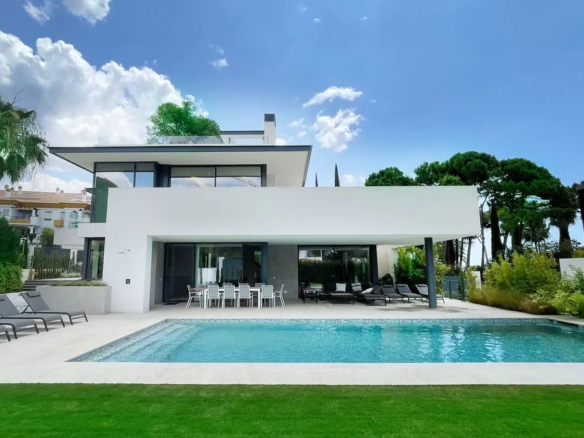 🏡 Modern Villa for Sale – The Golden Mile, Marbella 🇪🇸