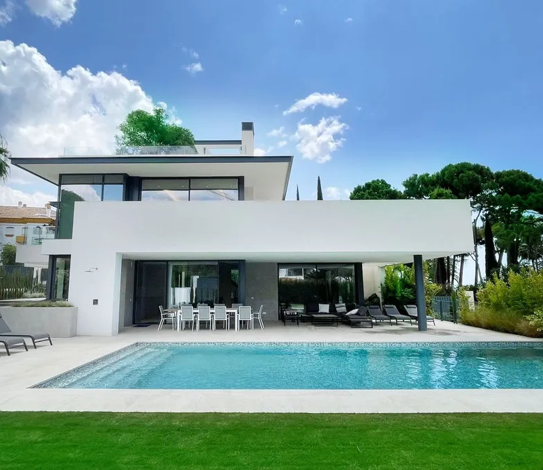 🏡 Modern Villa for Sale – The Golden Mile, Marbella 🇪🇸