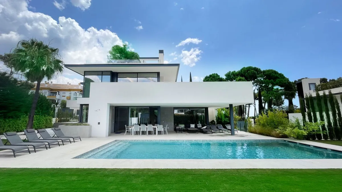 🏡 Modern Villa for Sale – The Golden Mile, Marbella 🇪🇸