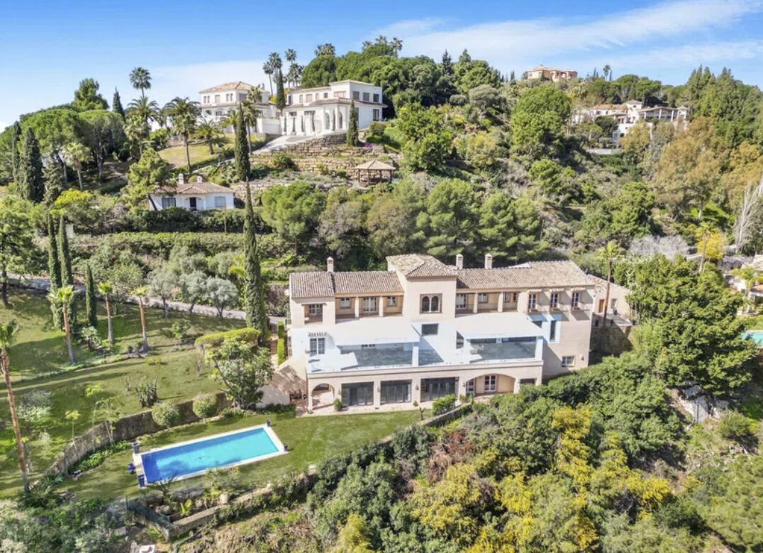 for-sale-el-madronal-benahavis–classic-7-bedroom-hilltop-villa-with-panoramic-views 2025-09-23 at 20.26.17 For sale – El Madroñal, Benahavís 🇪🇸 – Classic 7B Hilltop Villa with Panoramic Views 🌊⛰️