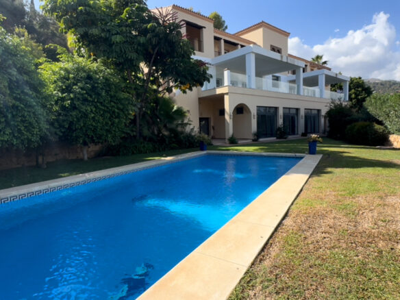 For sale – El Madroñal, Benahavís 🇪🇸 – Classic 7B Hilltop Villa with Panoramic Views 🌊⛰️