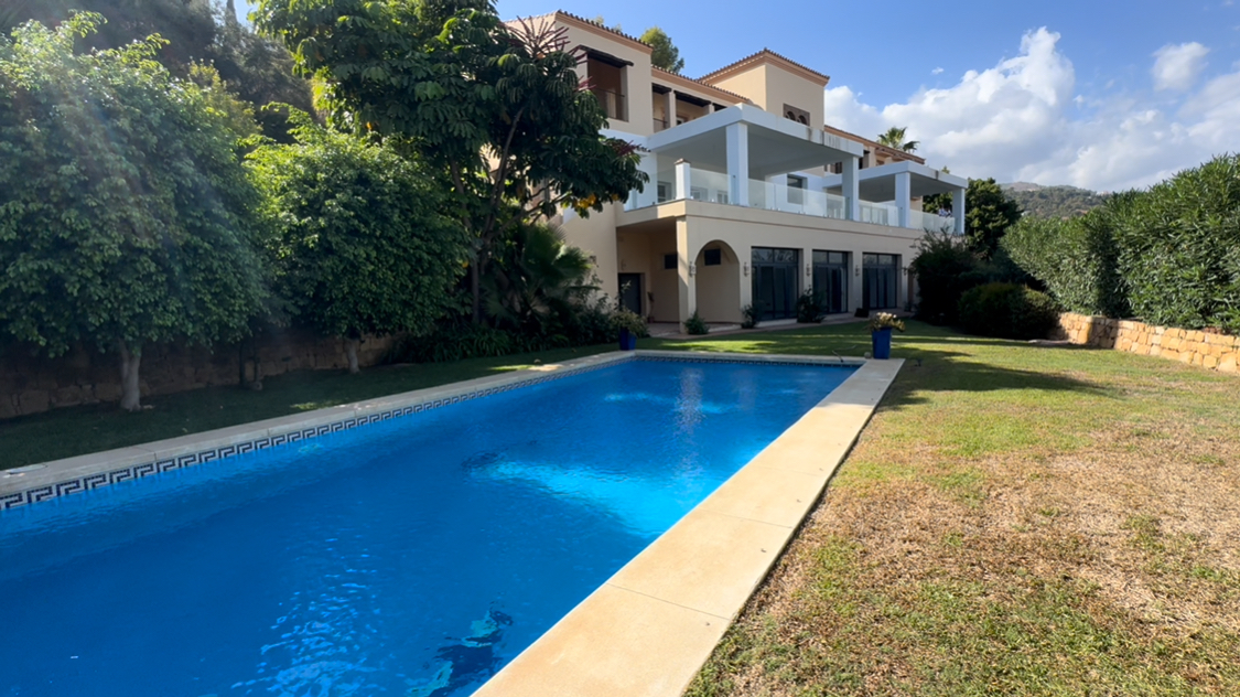for-sale-el-madronal-benahavis-classic-7-bedroom-hilltop-villa-with-panoramic-views For sale – El Madroñal, Benahavís 🇪🇸 – Classic 7B Hilltop Villa with Panoramic Views 🌊⛰️