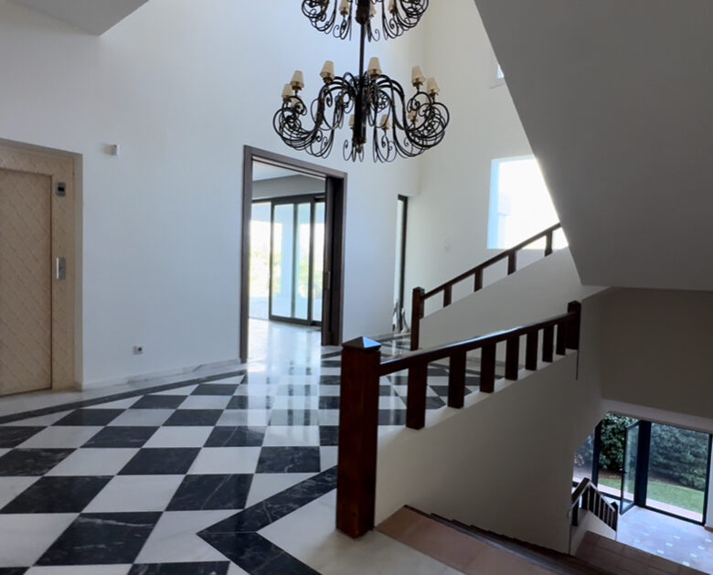 For sale – El Madroñal, Benahavís 🇪🇸 – Classic 7B Hilltop Villa with Panoramic Views 🌊⛰️