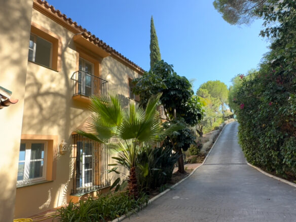 For sale – El Madroñal, Benahavís 🇪🇸 – Classic 7B Hilltop Villa with Panoramic Views 🌊⛰️