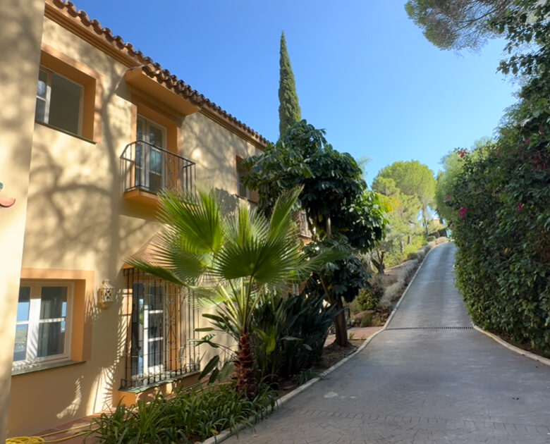 For sale – El Madroñal, Benahavís 🇪🇸 – Classic 7B Hilltop Villa with Panoramic Views 🌊⛰️