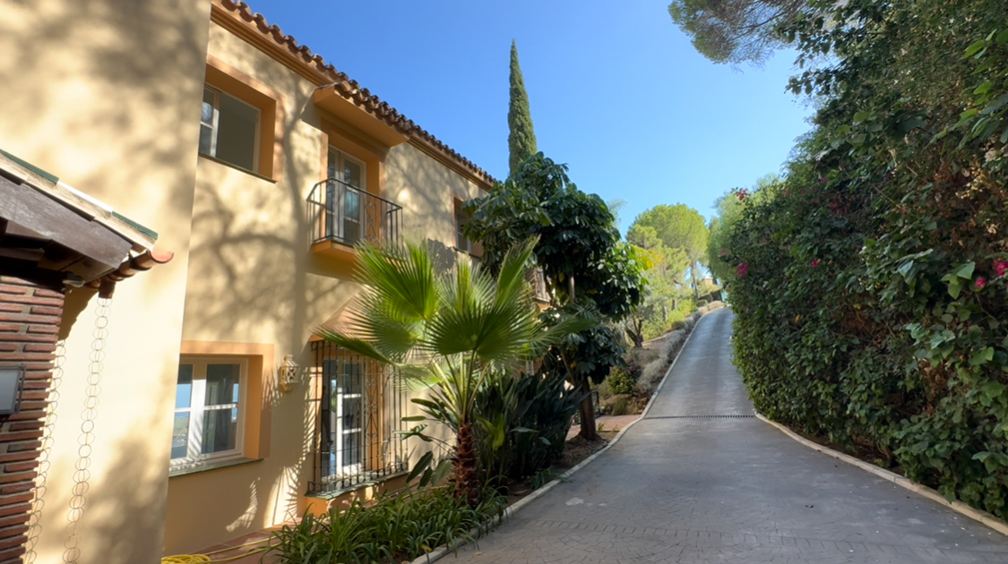 for-sale-el-madronal-benahavis-classic-7-bedroom-hilltop-villa-with-panoramic-views_3137 For sale – El Madroñal, Benahavís 🇪🇸 – Classic 7B Hilltop Villa with Panoramic Views 🌊⛰️